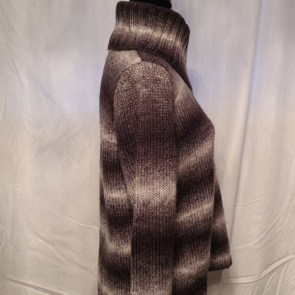 Sweater - Picture 3 of 8